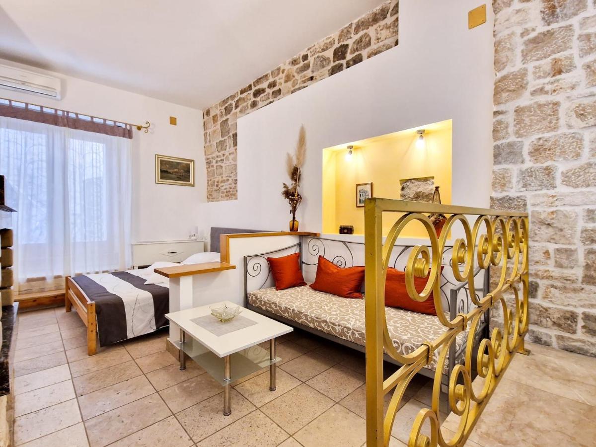 Jackie'S Little Stone House Apartment Сплит Екстериор снимка